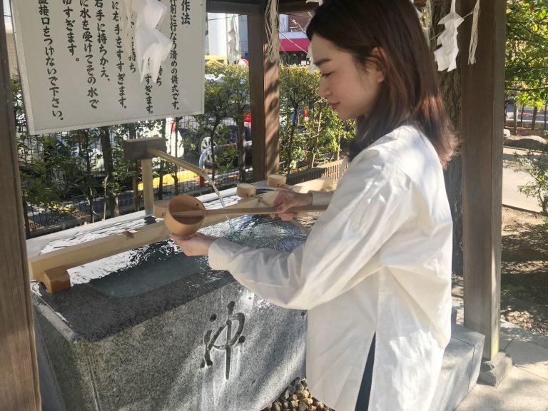 神道系 神道の浄化：手を洗う